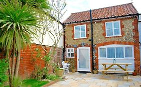 Romantic Flint Cottage On The Suffolk Coast