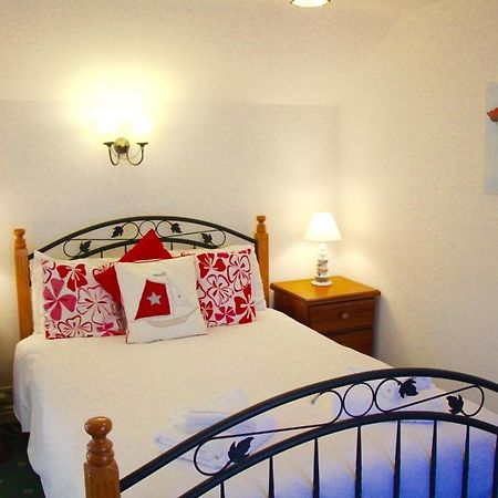 Romantic Flint Cottage On The Suffolk Coast Saxmundham Exterior photo