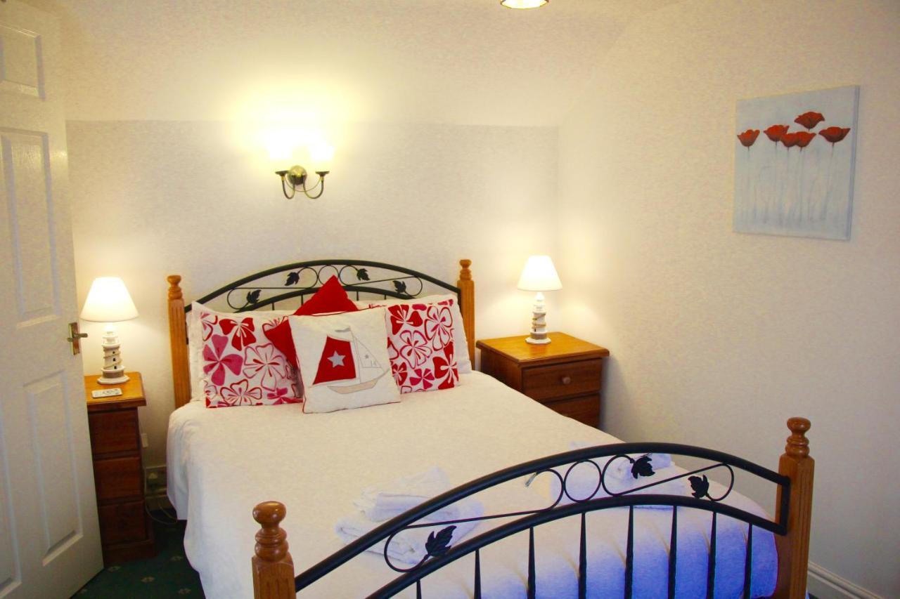 Romantic Flint Cottage On The Suffolk Coast Saxmundham Exterior photo