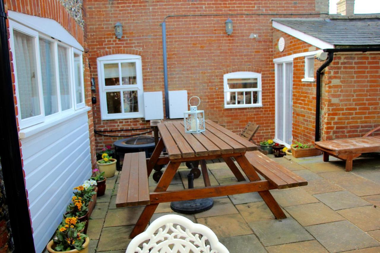 Romantic Flint Cottage On The Suffolk Coast Saxmundham Exterior photo