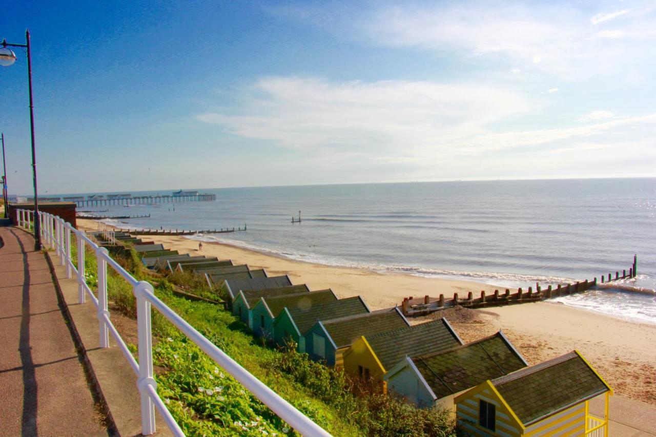 Romantic Flint Cottage On The Suffolk Coast Saxmundham Exterior photo