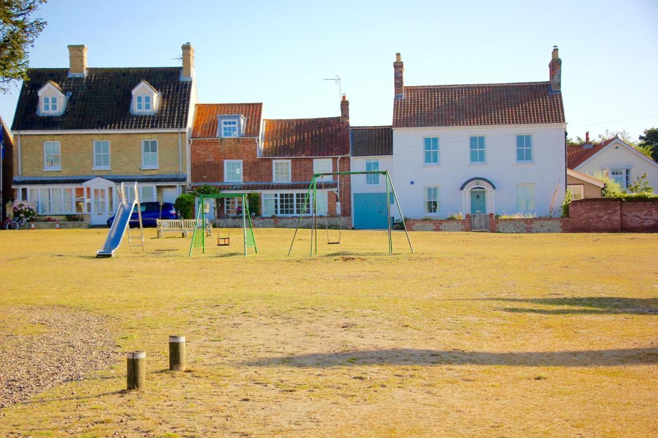 Romantic Flint Cottage On The Suffolk Coast Saxmundham Exterior photo
