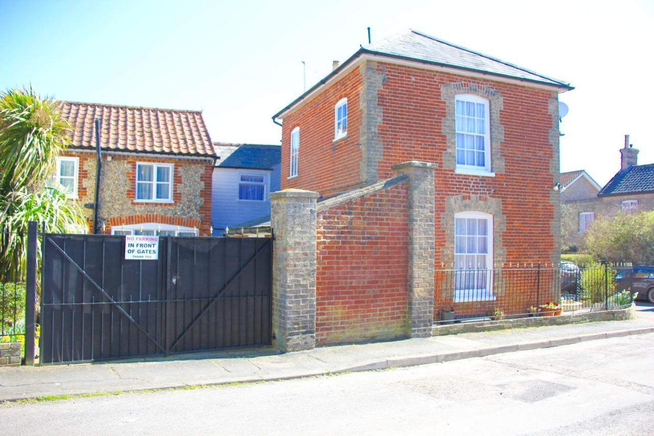 Romantic Flint Cottage On The Suffolk Coast Saxmundham Exterior photo
