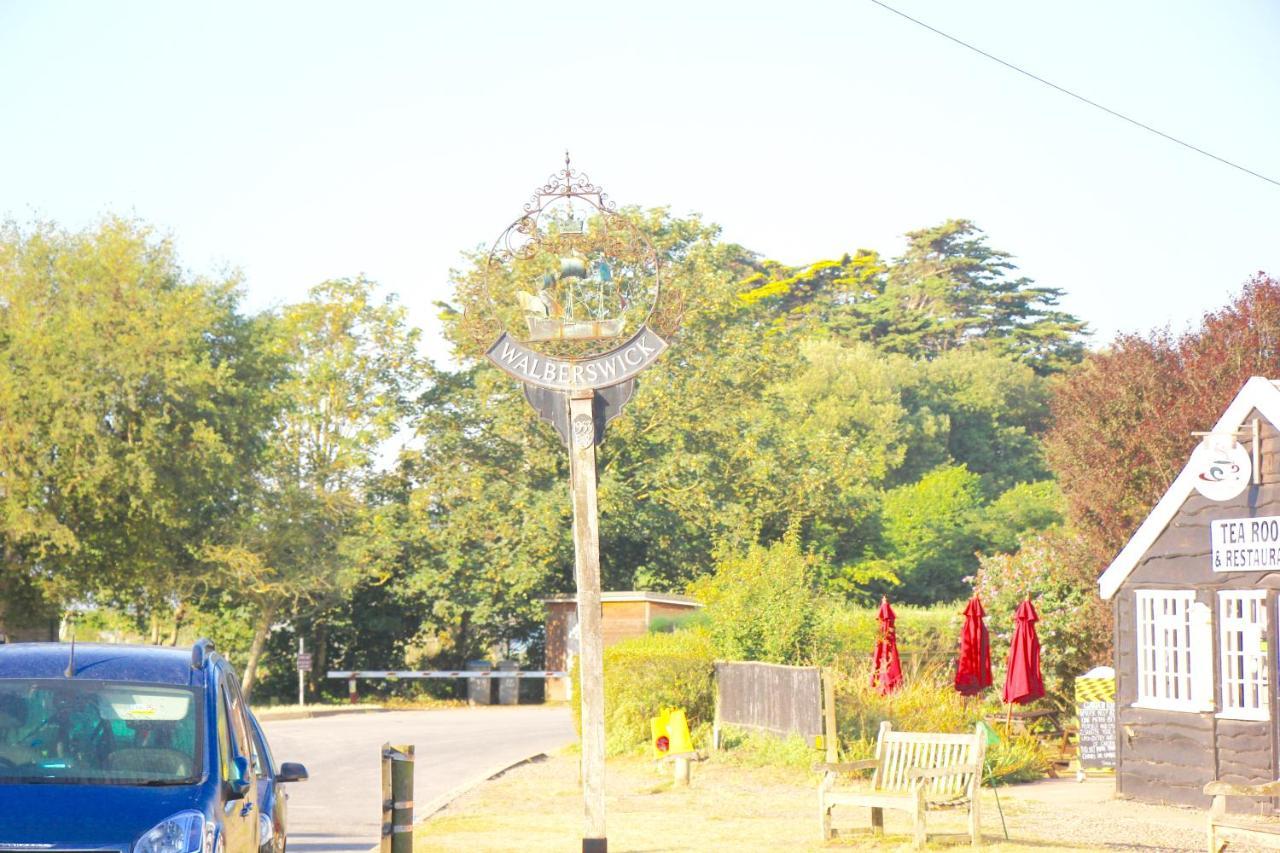 Romantic Flint Cottage On The Suffolk Coast Saxmundham Exterior photo