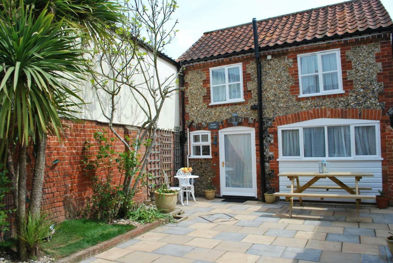 Romantic Flint Cottage On The Suffolk Coast Saxmundham Exterior photo