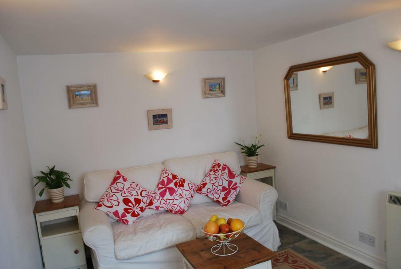 Romantic Flint Cottage On The Suffolk Coast Saxmundham Exterior photo